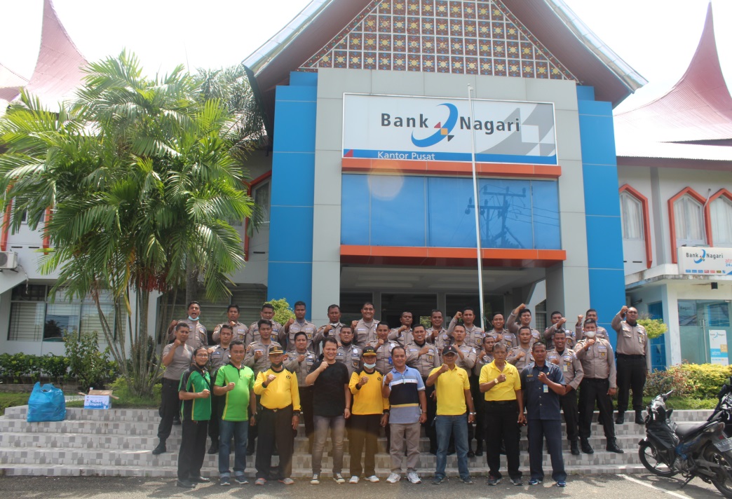 Foto Bersama User Bank Nagari seselai Acara Kegiatan Pembinaan dan Pelatihan Anggota Satpam Bank Nagari Se Kota Padang